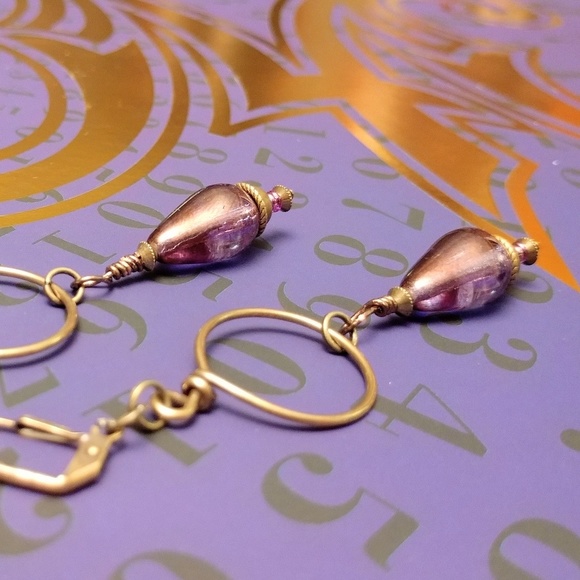 🚫SOLD🚫Antique Brass & Glass Teardrop Earrings - Picture 6 of 8